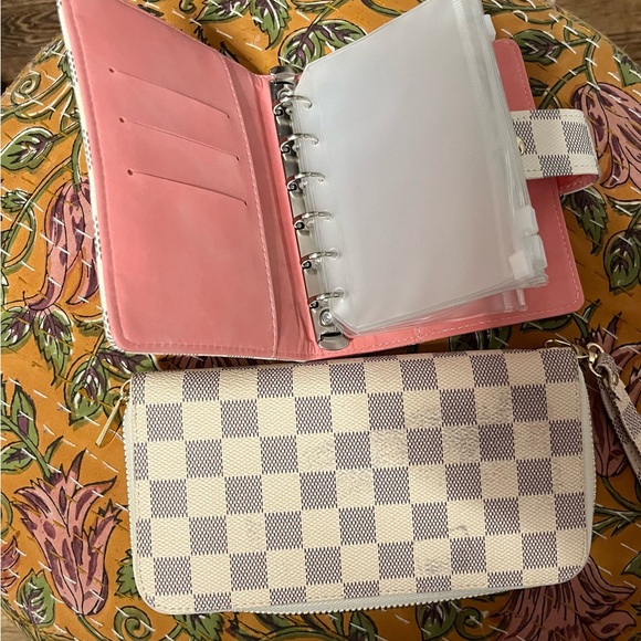 Checkered Women's Wallet Set - Picture 4 of 8